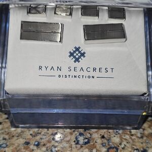 Ryan Seacrest NWT Distinction Gray Cufflinks Set